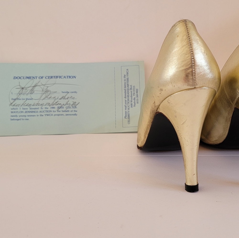 Loretta lynn double signed stage shoes with coa also signed by her. - Picture 3 of 9